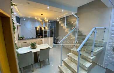 Imagem: A casa possui 3 Dormitórios, 3 Banheiros, 2 Vagas na garagem