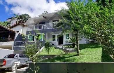 Imagem: A casa possui 4 Dormitórios, 4 Banheiros, 4 Vagas na garagem