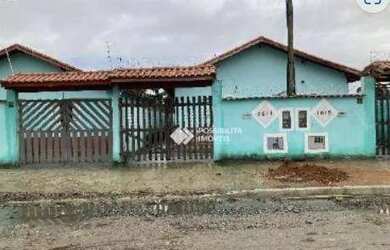 Imagem: A casa possui 2 Dormitórios, 1 Banheiro, 2 Vagas na garagem