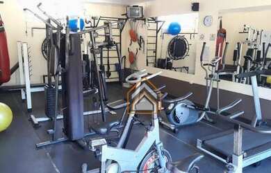 Imagem: A casa em condomínio possui 3 Dormitórios, 1 Banheiro, 2 Vagas