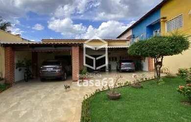 Imagem: A casa possui 4 Dormitórios, 3 Banheiros, 4 Vagas na garagem