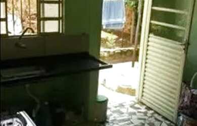 Imagem: A casa possui 1 Dormitório e 1 Banheiro e está localizado