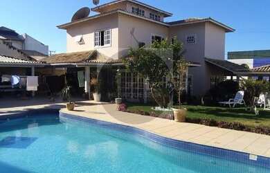 Imagem: A casa possui 5 Dormitórios, 5 Banheiros, 4 Vagas na garagem