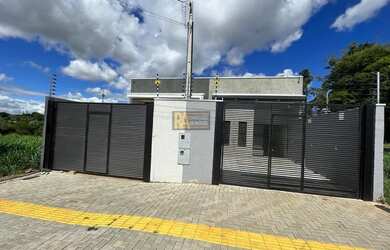 Imagem: A casa possui 2 Dormitórios, 1 Banheiro, 1 Vaga na garagem