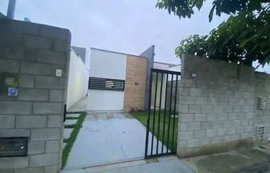 Imagem: A casa possui 2 Dormitórios, 1 Banheiro, 1 Vaga na garagem