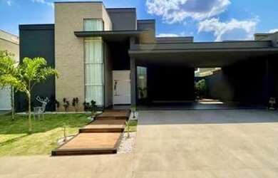 Imagem: A casa em condomínio possui 4 Dormitórios, 5 Banheiros, 5