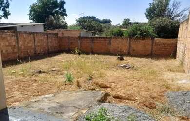 Imagem: A casa possui 2 Dormitórios, 1 Banheiro, 3 Vagas na garagem