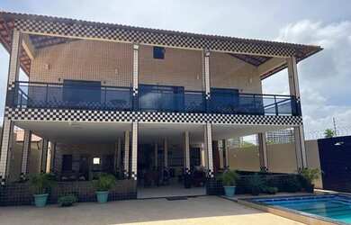 Imagem: A casa possui 4 Dormitórios, 5 Banheiros, 5 Vagas na garagem