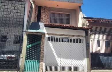 Imagem: A casa possui 3 Dormitórios, 3 Banheiros, 204m² de Área e