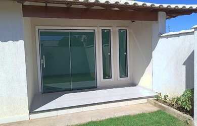 Imagem: A casa possui 3 Dormitórios, 2 Banheiros, 1 Vaga na garagem