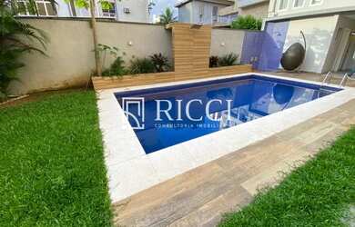 Imagem: A casa possui 3 Dormitórios, 5 Banheiros, 2 Vagas na garagem