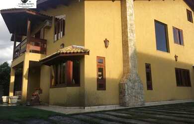 Imagem: A casa possui 4 Dormitórios, 4 Banheiros, 4 Vagas na garagem