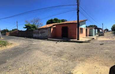 Imagem: A casa possui 2 Dormitórios, 1 Banheiro, 300m² de Área e