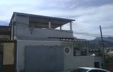 Imagem: A casa possui 2 Dormitórios, 1 Banheiro, 1 Vaga na garagem