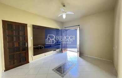 Imagem: A casa possui 2 Dormitórios, 3 Banheiros, 4 Vagas na garagem