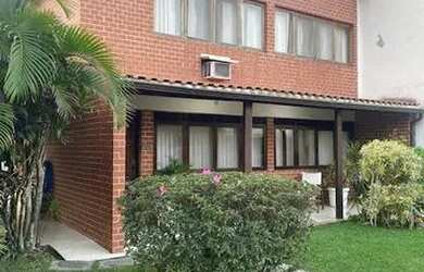 Imagem: A casa em condomínio possui 3 Dormitórios, 3 Banheiros, 2