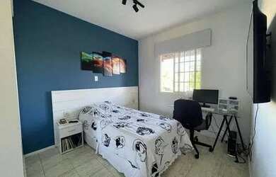 Imagem: A casa possui 3 Dormitórios, 2 Banheiros, 2 Vagas na garagem