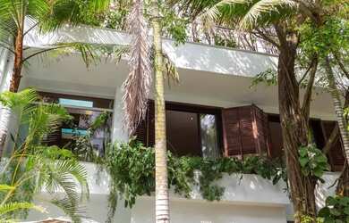 Imagem: A casa possui 4 Dormitórios, 3 Banheiros, 2 Vagas na garagem