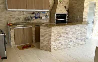 Imagem: A casa possui 3 Dormitórios, 5 Banheiros, 5 Vagas na garagem