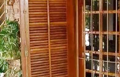 Imagem: A casa possui 3 Dormitórios, 4 Banheiros, 2 Vagas na garagem