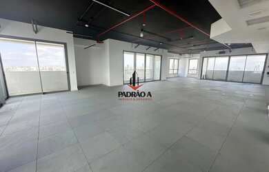 Imagem: O depósito possui 5 Vagas na garagem, 250m² de Área e está