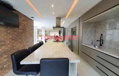 Imagem: A casa possui 4 Dormitórios, 5 Banheiros, 5 Vagas na garagem