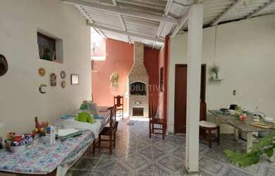 Imagem: A casa possui 5 Dormitórios, 4 Banheiros, 2 Vagas na garagem