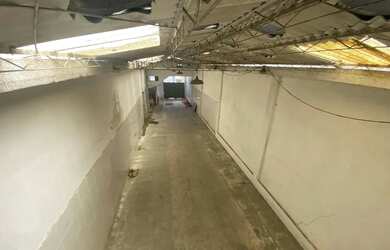 Imagem: O depósito possui 400m² de Área e está localizado em Penha