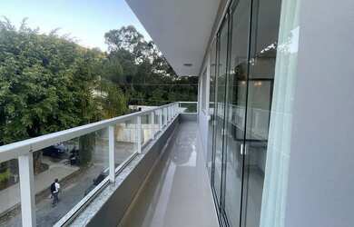 Imagem: O apartamento possui 2 Dormitórios, 2 Banheiros, 2 Vagas na