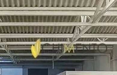 Imagem: O depósito possui 2 Vagas na garagem, 560m² de Área e está