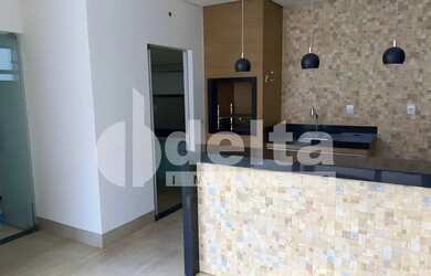 Imagem 2: Casa residencial com 3 suítes disponível para locação no bairro Alto...