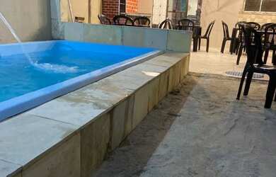 Imagem: A casa possui 2 Dormitórios, 1 Banheiro, 2 Vagas na garagem