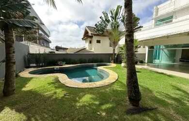 Imagem: A casa em condomínio possui 4 Dormitórios, 5 Banheiros, 4