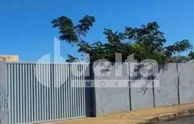 Imagem 2: Área disponível para Venda 1080 m² no bairro Santa Mônica em Uberlândia-MG