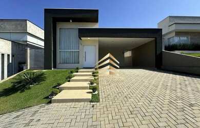 Imagem: A casa em condomínio possui 3 Dormitórios, 4 Banheiros, 4