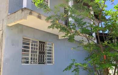 Imagem: A casa em condomínio possui 5 Dormitórios, 3 Banheiros e 1