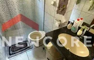 Imagem: A casa possui 2 Dormitórios, 1 Banheiro, 2 Vagas na garagem