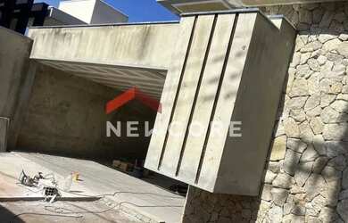 Imagem: A casa em condomínio possui 3 Dormitórios, 1 Banheiro, 2 Vagas