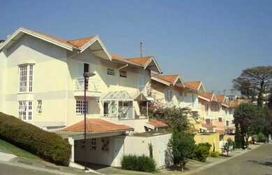 Imagem: A casa em condomínio possui 3 Dormitórios, 3 Banheiros, 2