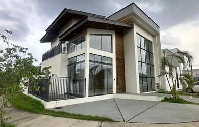 Imagem: A casa em condomínio possui 3 Dormitórios, 4 Banheiros, 2