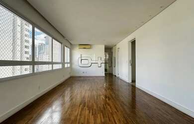 Imagem: O apartamento possui 2 Dormitórios, 2 Banheiros, 2 Vagas na