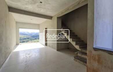 Imagem: A casa possui 2 Dormitórios, 2 Banheiros, 1 Vaga na garagem