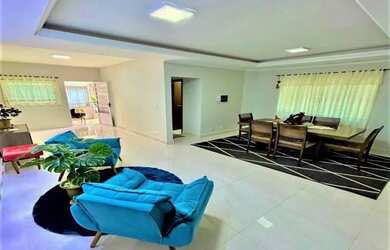 Imagem: A casa possui 4 Dormitórios, 3 Banheiros, 3 Vagas na garagem