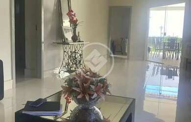 Imagem: A casa possui 3 Dormitórios, 3 Banheiros, 5 Vagas na garagem