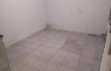 Imagem: A casa possui 1 Dormitório e 1 Banheiro e está localizado