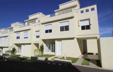 Imagem: A casa em condomínio à venda possui 3 Dormitórios, 3 Banheiros