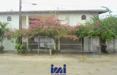 Imagem: A casa possui 4 Dormitórios, 3 Banheiros, 2 Vagas na garagem