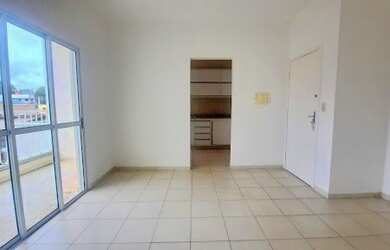 Imagem: O apartamento possui 3 Dormitórios, 1 Banheiro, 1 Vaga na garagem