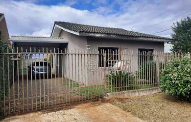 Imagem: A casa possui 3 Dormitórios, 2 Banheiros, 1 Vaga na garagem