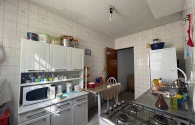 Imagem: O apartamento possui 2 Dormitórios, 1 Banheiro, 2 Vagas na